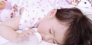 奶睡让宝宝乖乖入睡，但其中的隐患你知道吗？